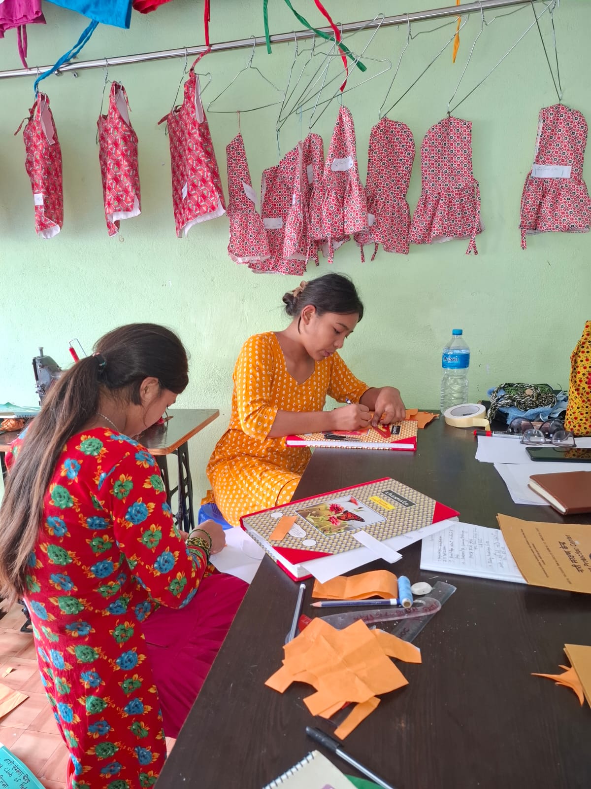 Monitoring and Supervision of Free Tailoring Training